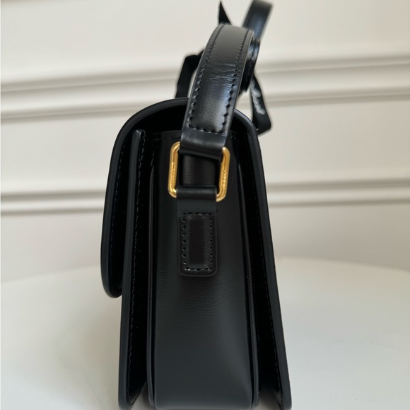 —SOLD—CELINE TEEN TRIOMPHE BAG IN SHINY CALFSKIN BLACK - Picture 2 of 10